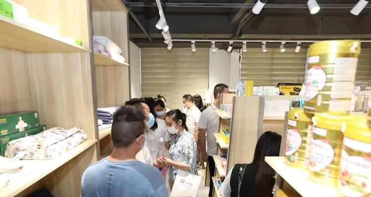 揭秘抖音直播间护肤品小样背后的故事（小样的来源和真实性）