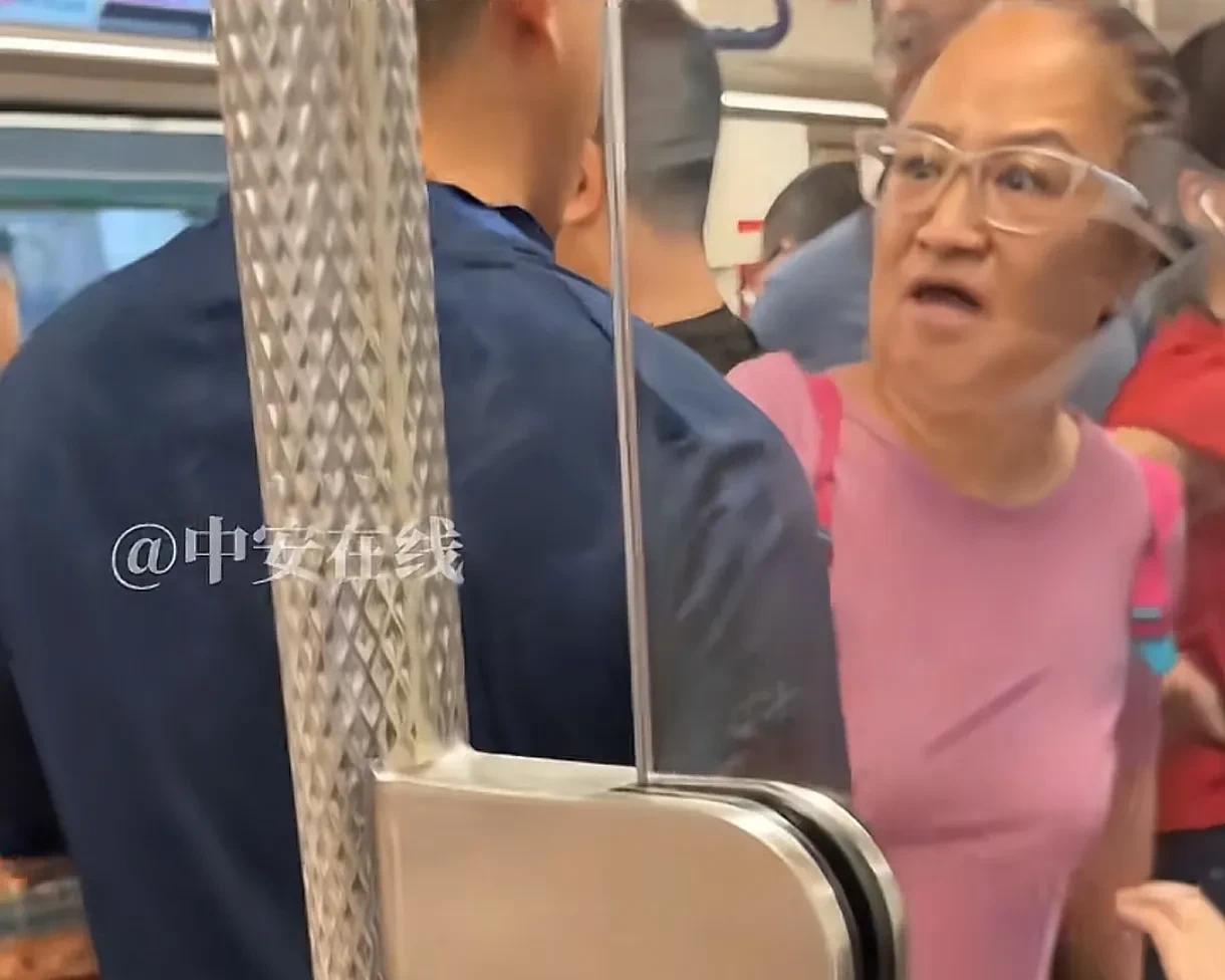 深圳地铁一老人带孩子强行占座致冲突，网友全网找人，警方介入