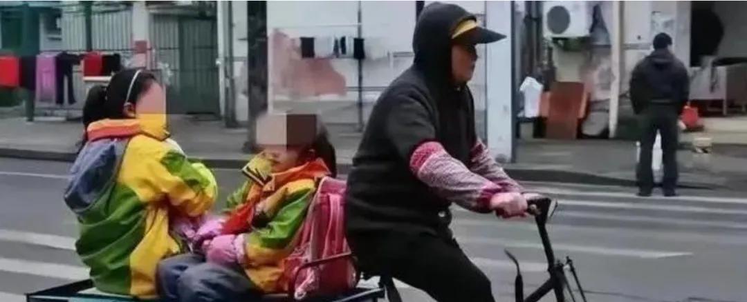 “老头乐”被禁后，新型接娃方式出现！网友：这4种，不查不扣