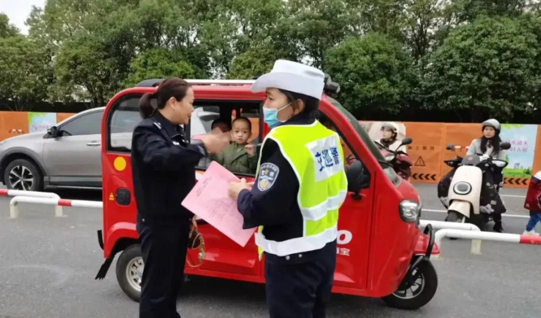 “老头乐”被禁后，新型接娃方式出现！网友：这4种，不查不扣