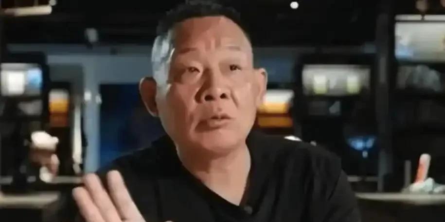 闹大了！胖东来全员工资上涨，最低工资9886元，网友却不淡定了