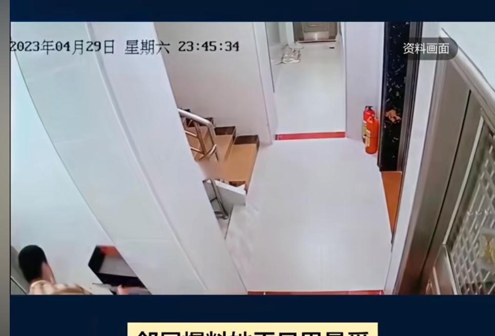 捏蛋女已社死！面目狰狞糟蹋粮食，同事发声：她老公更狠