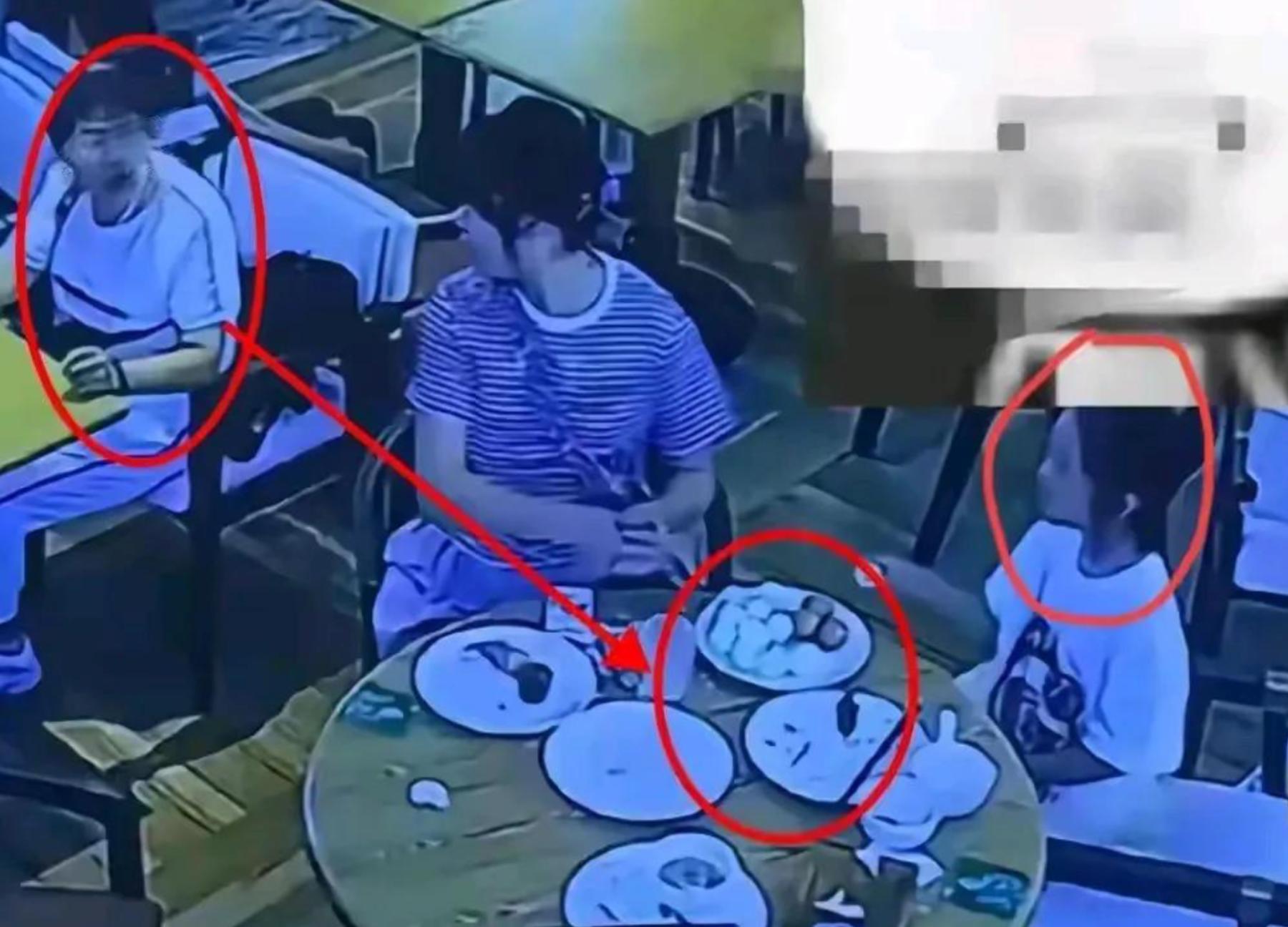 捏蛋女已社死！面目狰狞糟蹋粮食，同事发声：她老公更狠